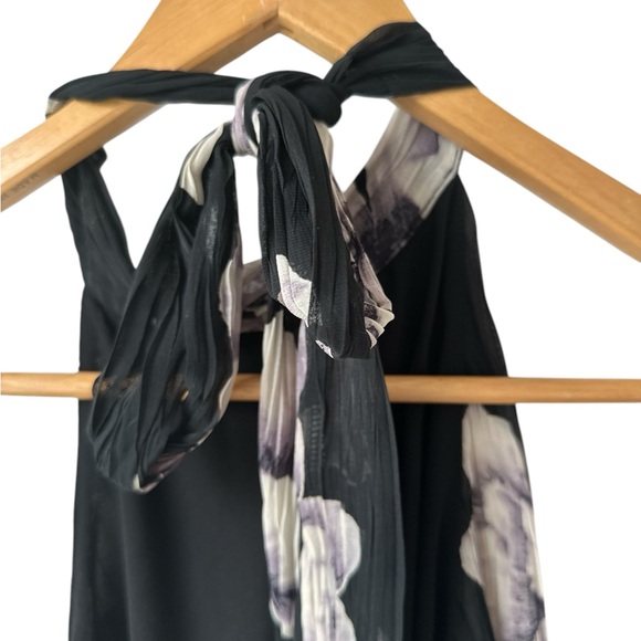 ASTR The Label Crinkle Halter Floral Tank - Picture 14 of 14